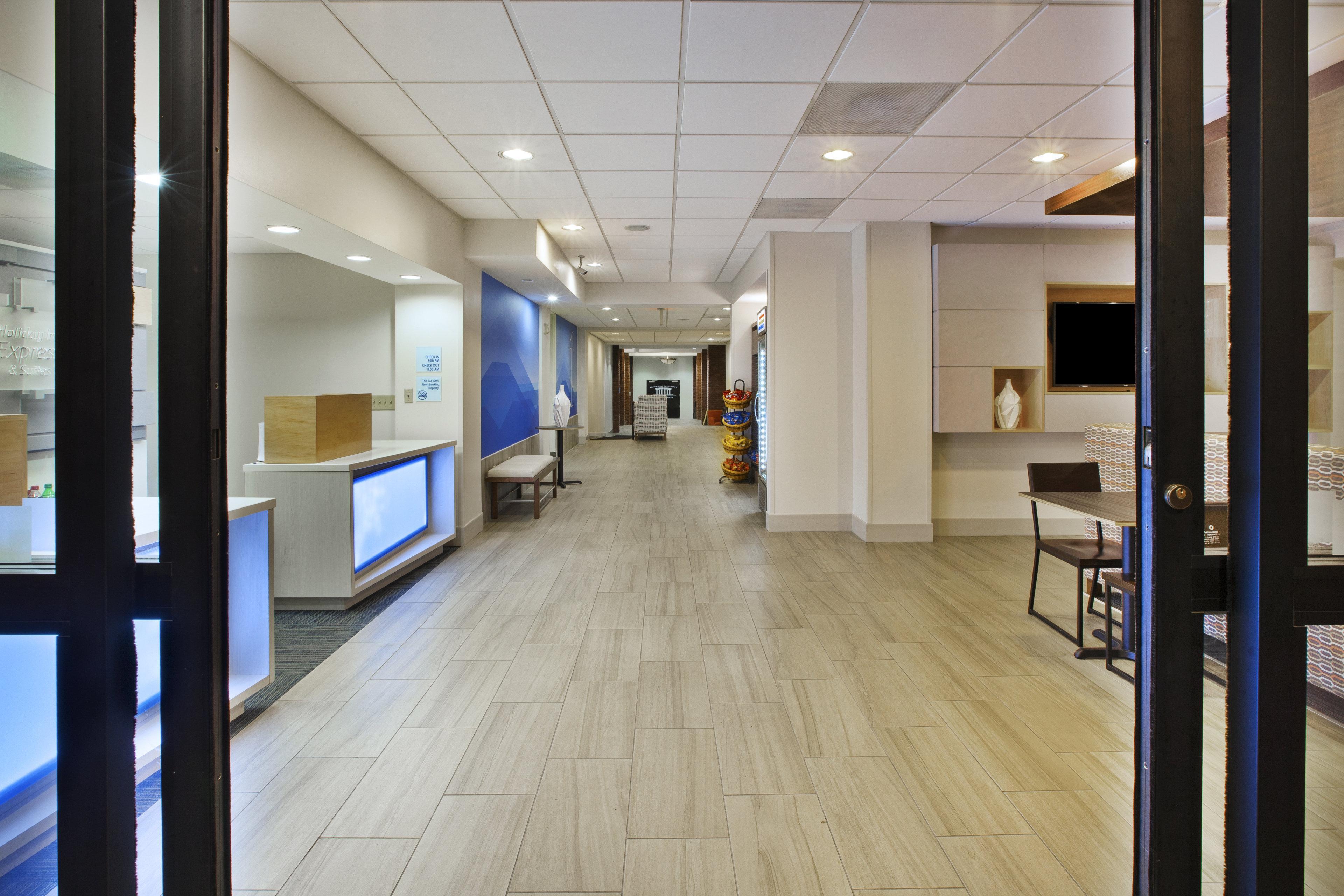 Holiday Inn Express Hotel & Suites Manchester Conference Center By Ihg Ngoại thất bức ảnh
