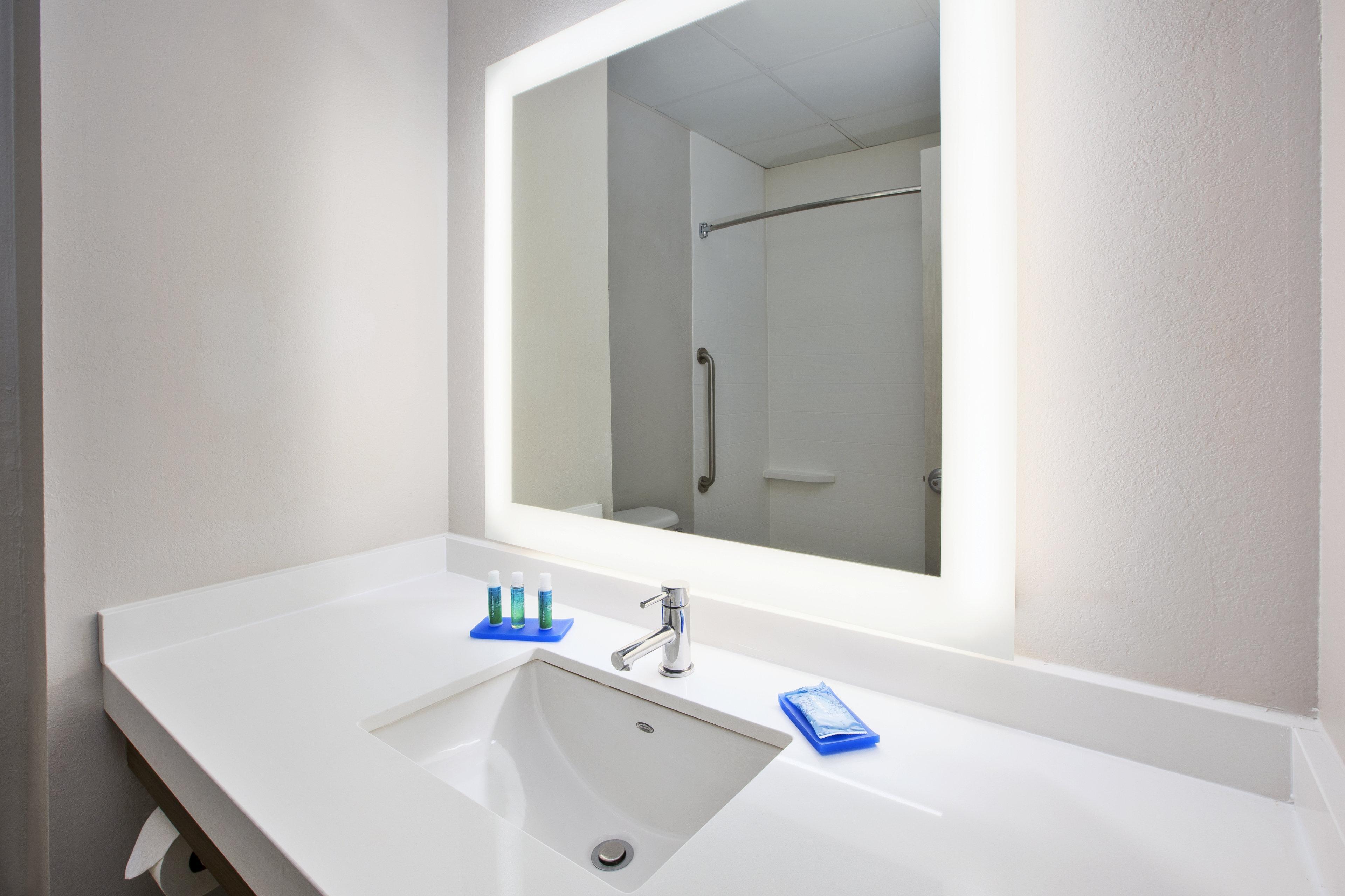 Holiday Inn Express Hotel & Suites Manchester Conference Center By Ihg Ngoại thất bức ảnh