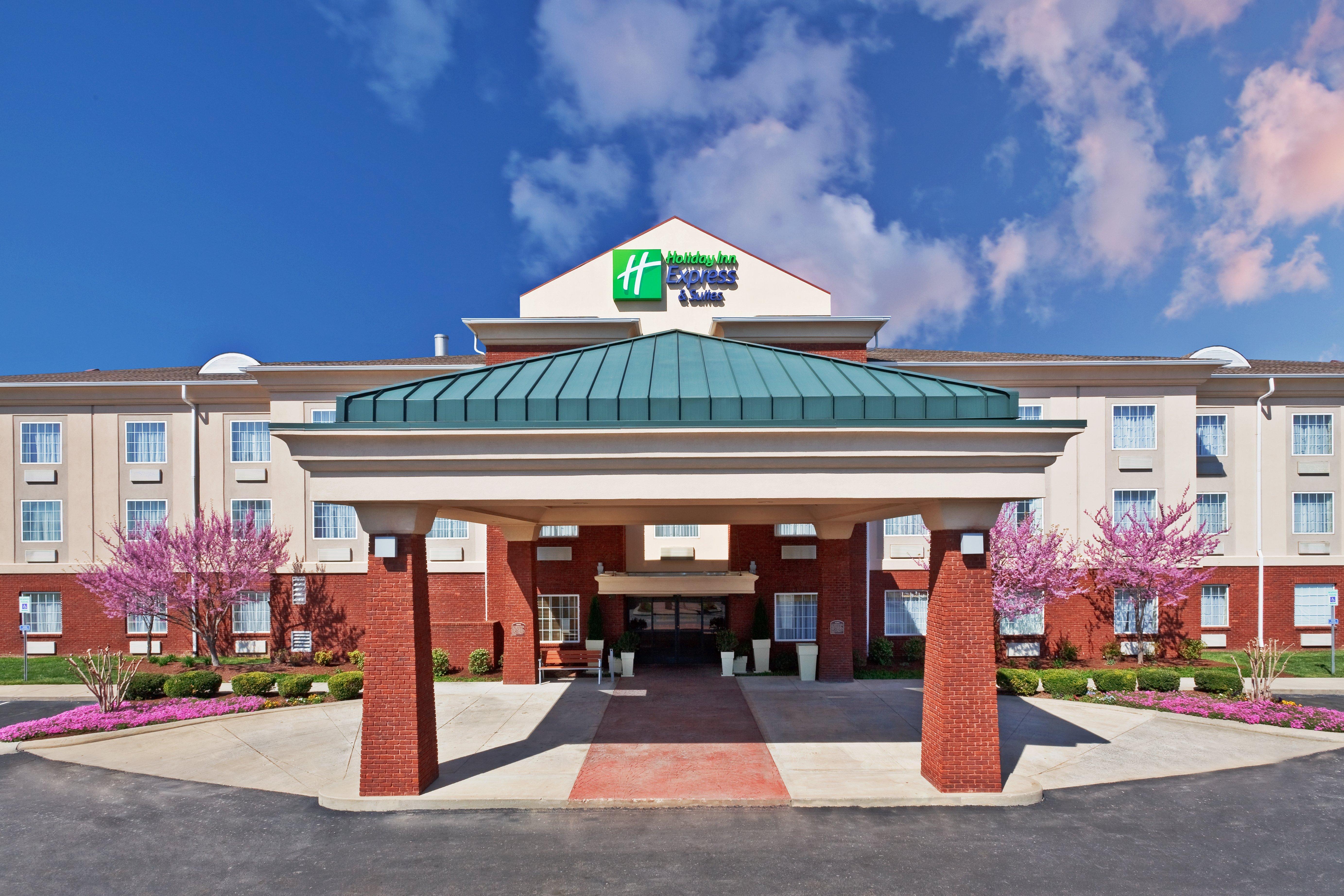 Holiday Inn Express Hotel & Suites Manchester Conference Center By Ihg Ngoại thất bức ảnh